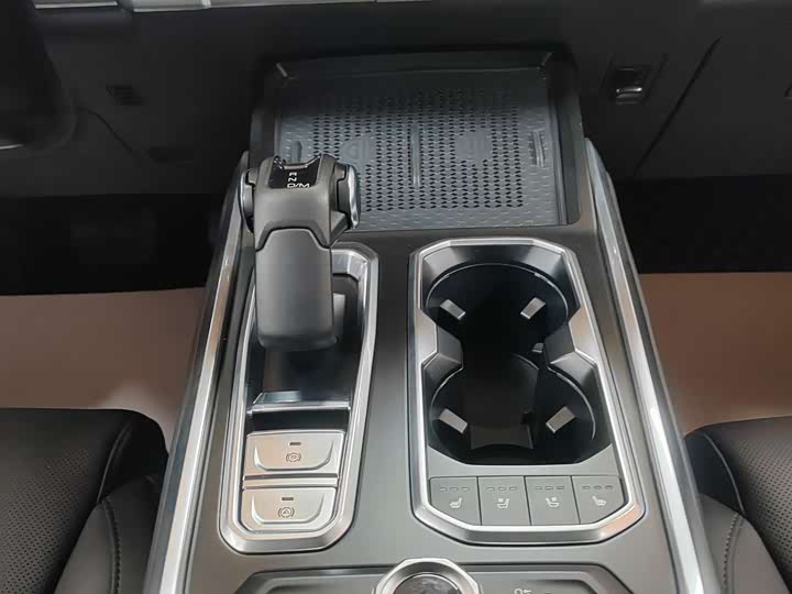 Фото 10 - Tank 400 Hybrid