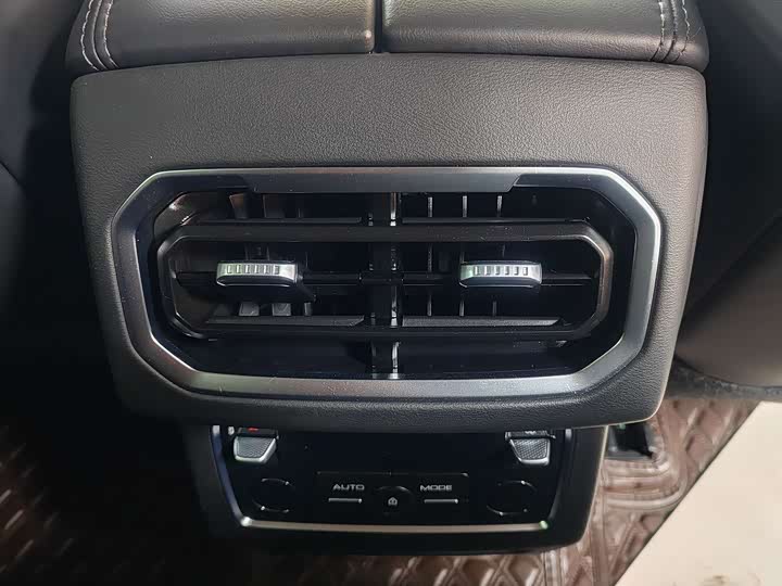 Фото 12 - Tank 400 Hybrid