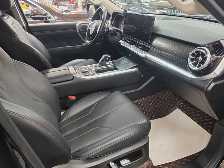 Фото 5 - Tank 400 Hybrid