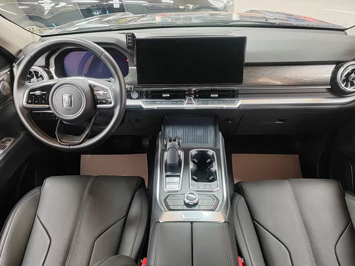 Фото 6 - Tank 400 Hybrid