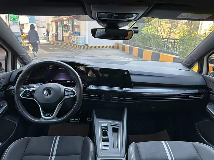 Фото 3 - Volkswagen Golf