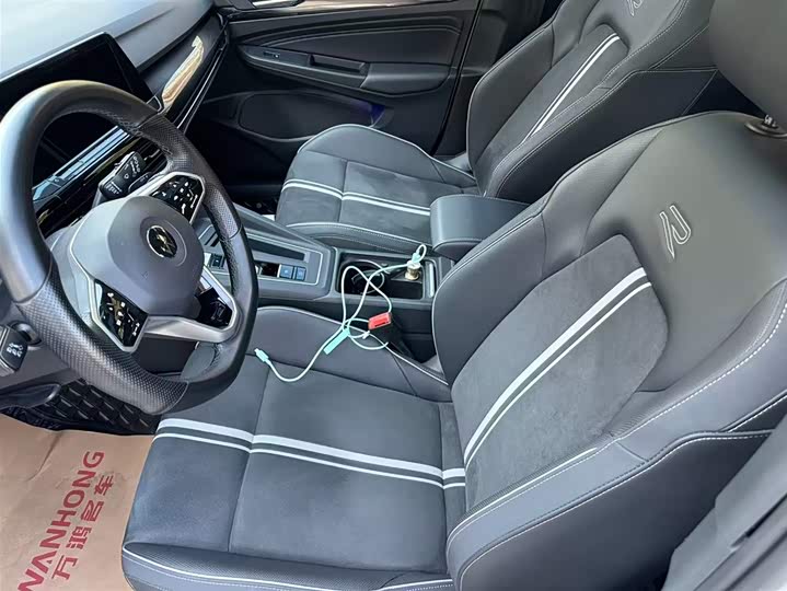 Фото 5 - Volkswagen Golf