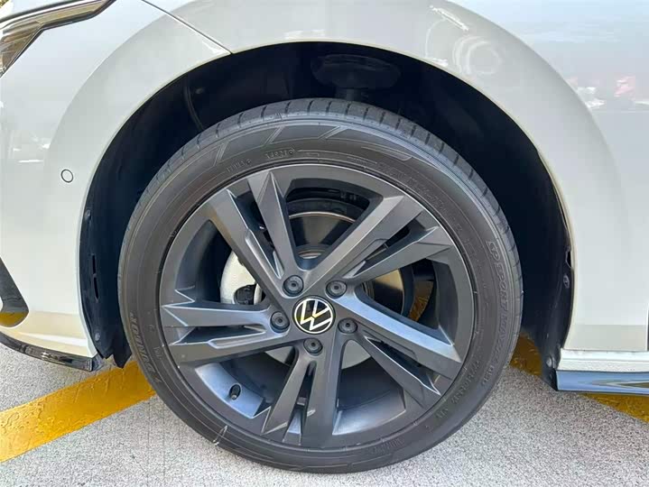 Фото 8 - Volkswagen Golf