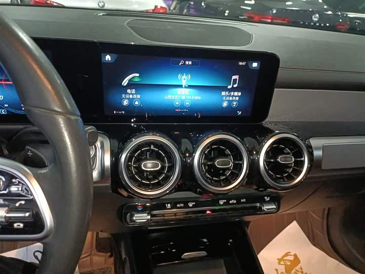 Фото 13 - Mercedes-Benz GLB-Class