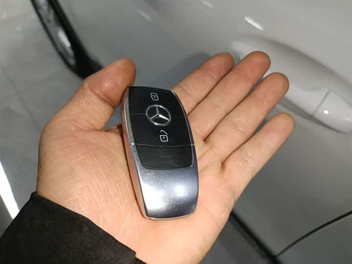 Фото 9 - Mercedes-Benz GLB-Class