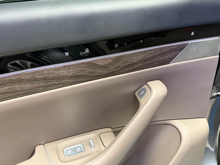 Фото 21 - Luxeed R7