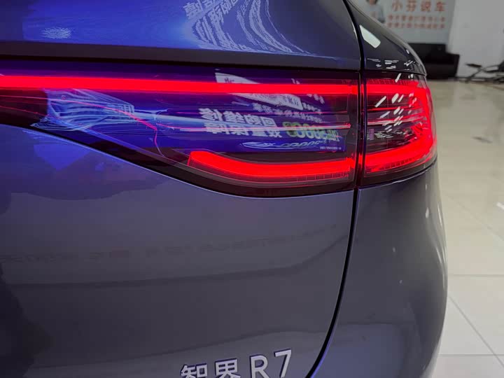 Фото 7 - Luxeed R7