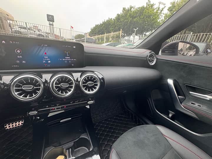 Фото 16 - Mercedes-Benz CLA-Class