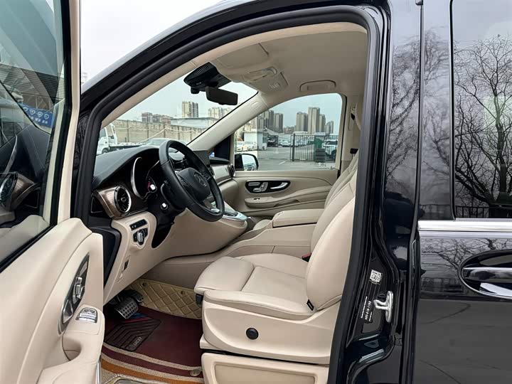 Фото 10 - Mercedes-Benz V-Class