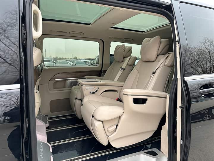 Фото 11 - Mercedes-Benz V-Class