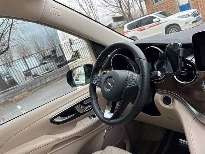 Фото 18 - Mercedes-Benz V-Class