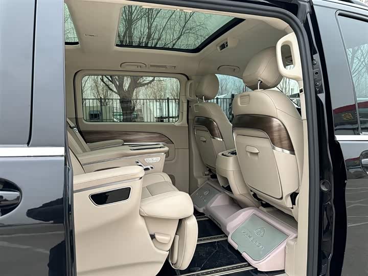 Фото 20 - Mercedes-Benz V-Class
