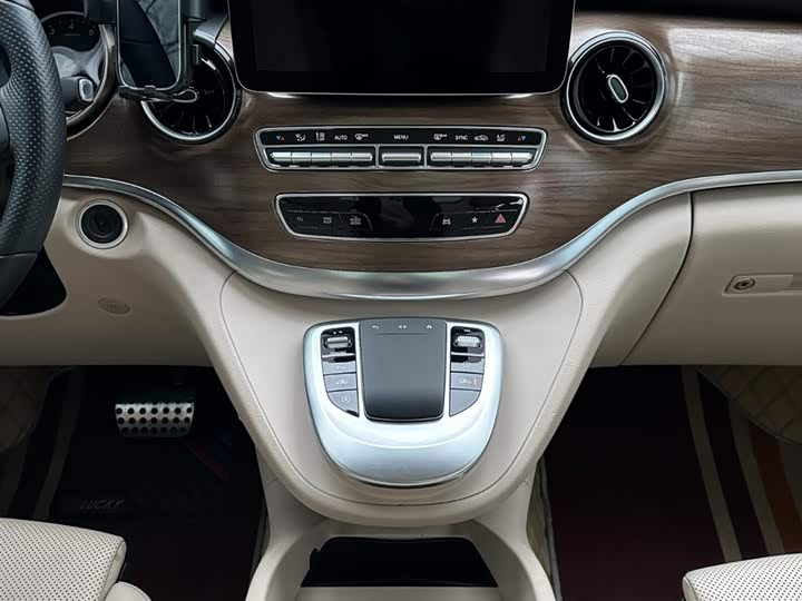 Фото 22 - Mercedes-Benz V-Class