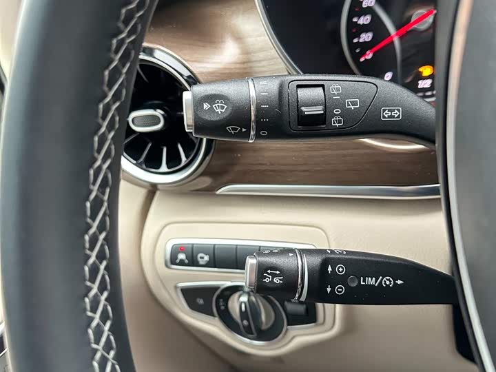 Фото 24 - Mercedes-Benz V-Class