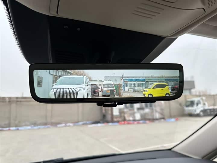 Фото 27 - Mercedes-Benz V-Class