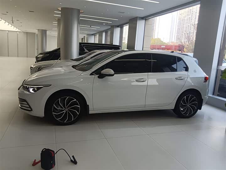 Фото 5 - Volkswagen Golf