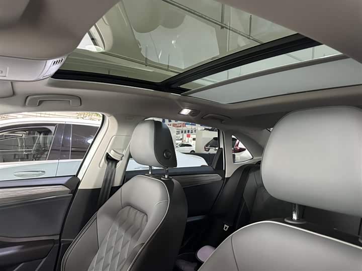 Фото 10 - Volkswagen Sagitar L