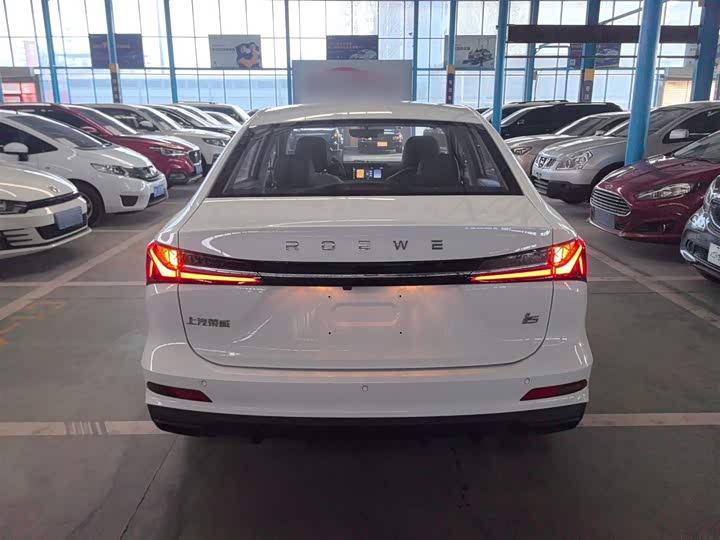 Фото 6 - Roewe i5