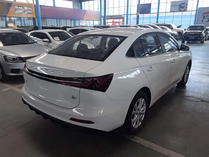 Фото 7 - Roewe i5