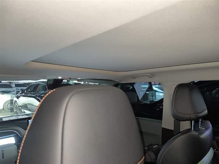 Фото 8 - Chery iCar 03