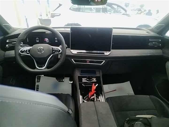 Фото 10 - Volkswagen Tiguan L Pro