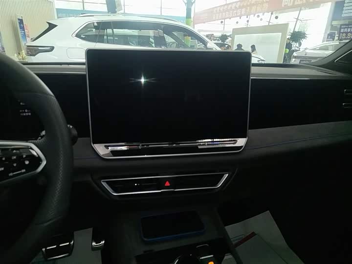 Фото 13 - Volkswagen Tiguan L Pro