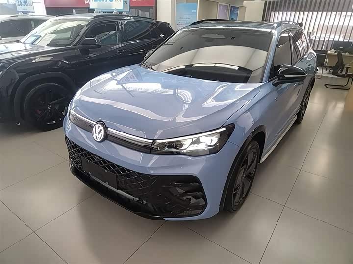 Фото 2 - Volkswagen Tiguan L Pro