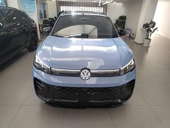 Фото 3 - Volkswagen Tiguan L Pro