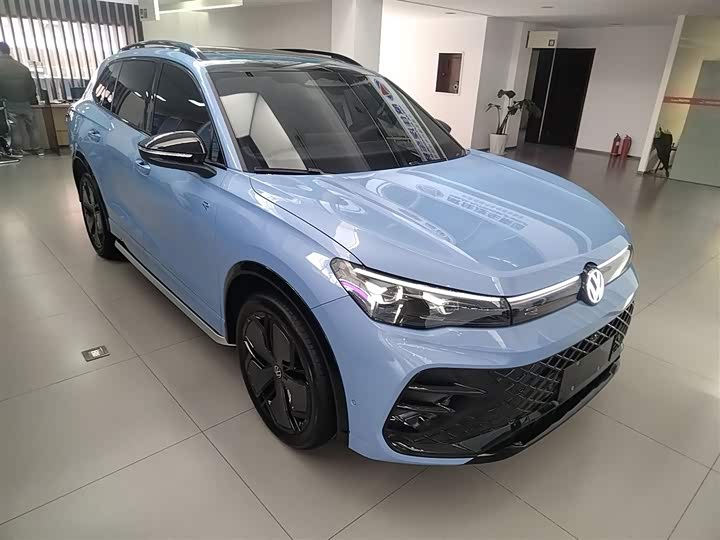 Фото 4 - Volkswagen Tiguan L Pro