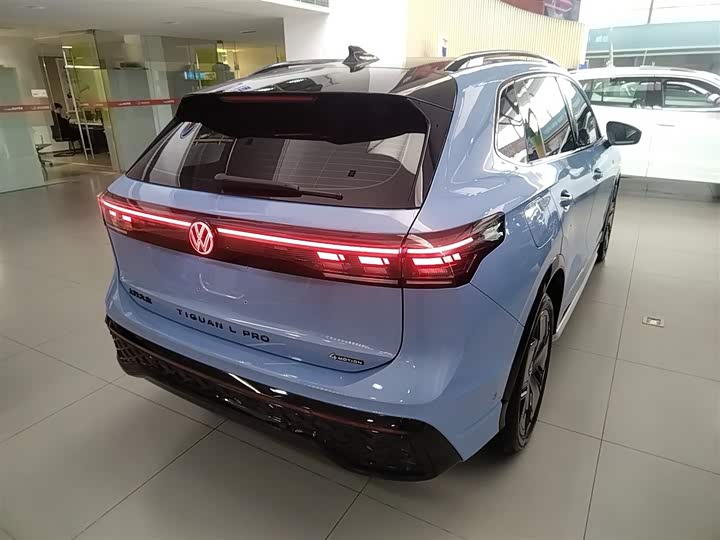 Фото 7 - Volkswagen Tiguan L Pro