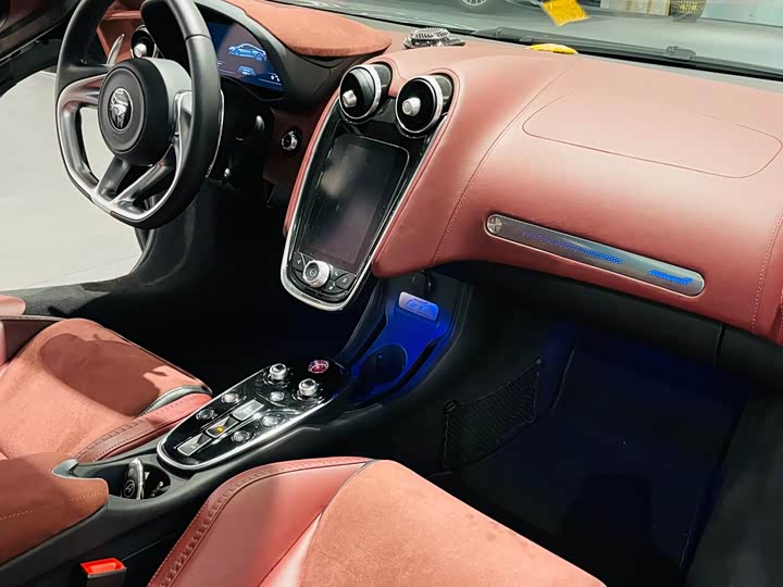 Photo 3 - McLaren GT