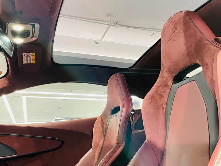 Photo 4 - McLaren GT