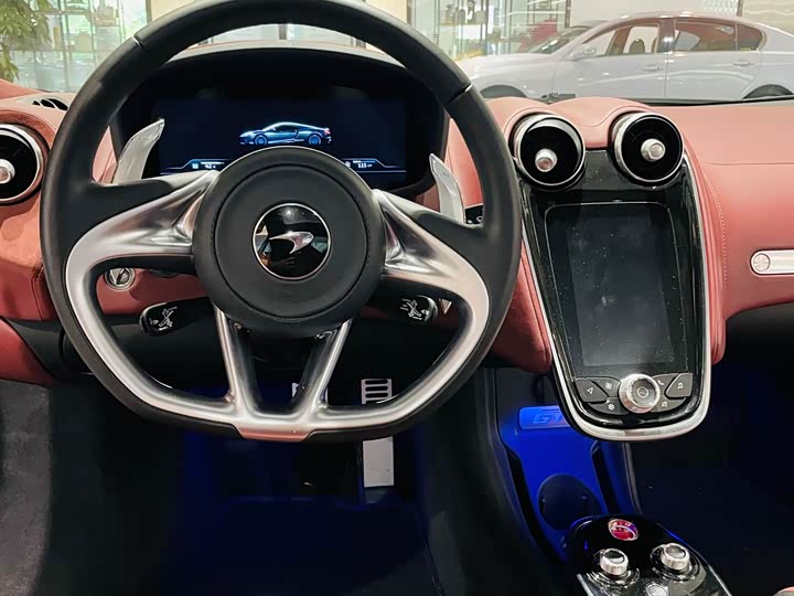 Photo 8 - McLaren GT