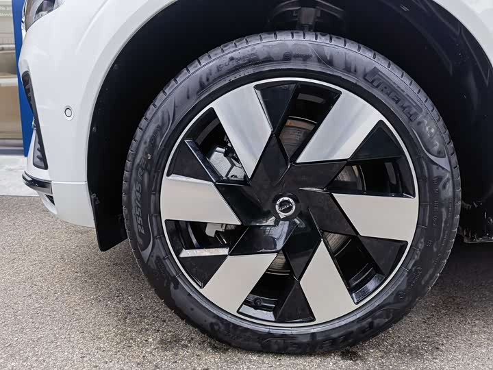 Фото 19 - Volvo XC60 Hybrid