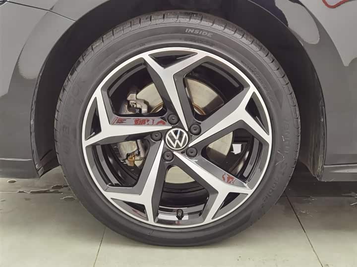 Фото 17 - Volkswagen Passat