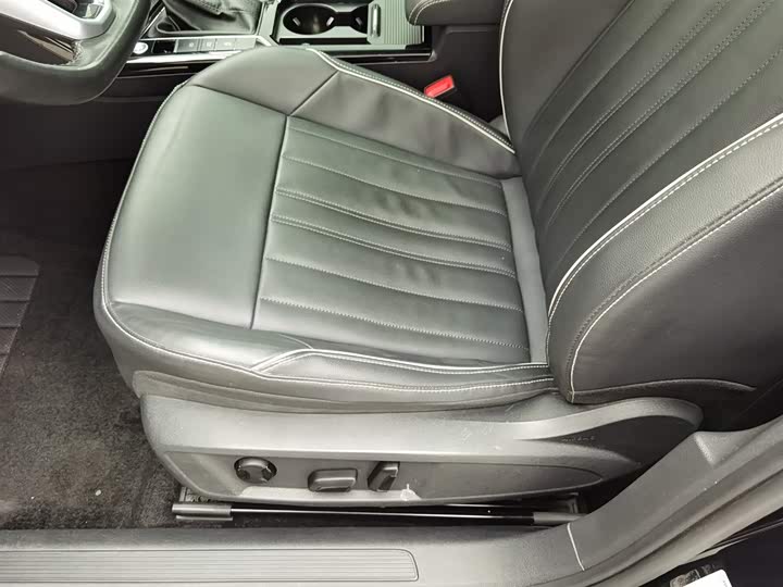 Фото 20 - Volkswagen Passat