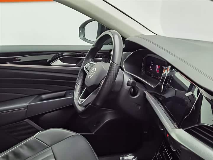 Фото 22 - Volkswagen Passat