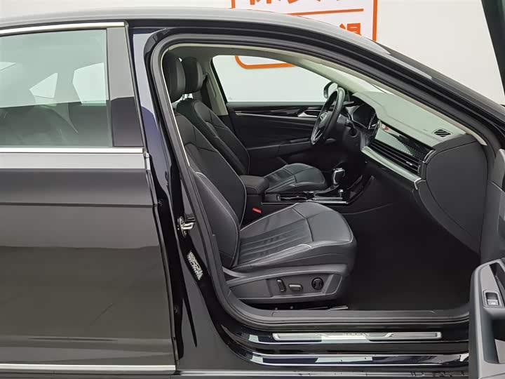 Фото 23 - Volkswagen Passat