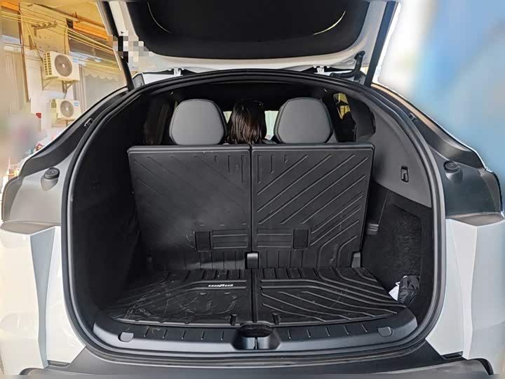 Фото 10 - Tesla Model Y