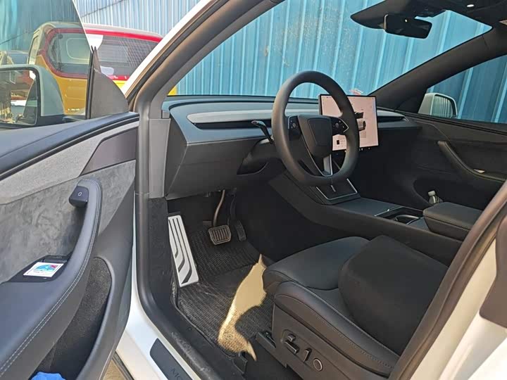 Фото 14 - Tesla Model Y