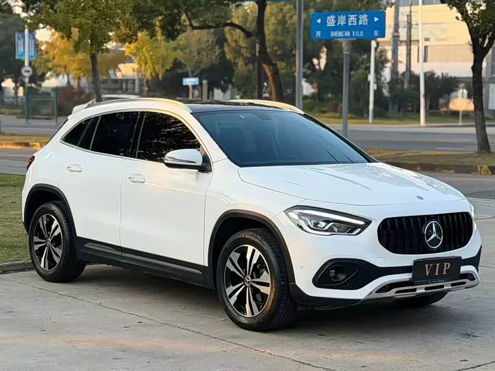 Фото 3 - Mercedes-Benz GLA-Class