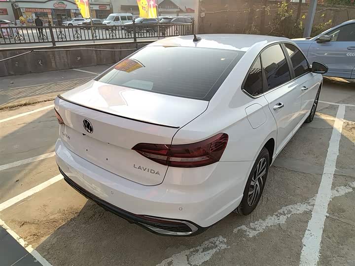 Фото 7 - Volkswagen Lavida