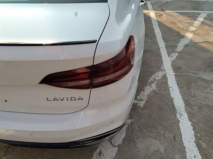 Фото 8 - Volkswagen Lavida