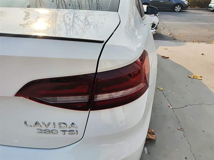 Фото 8 - Volkswagen Lavida