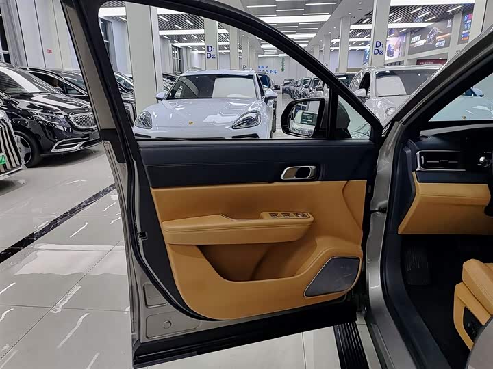 Фото 6 - LiXiang One