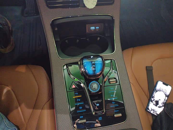 Фото 14 - BYD Han