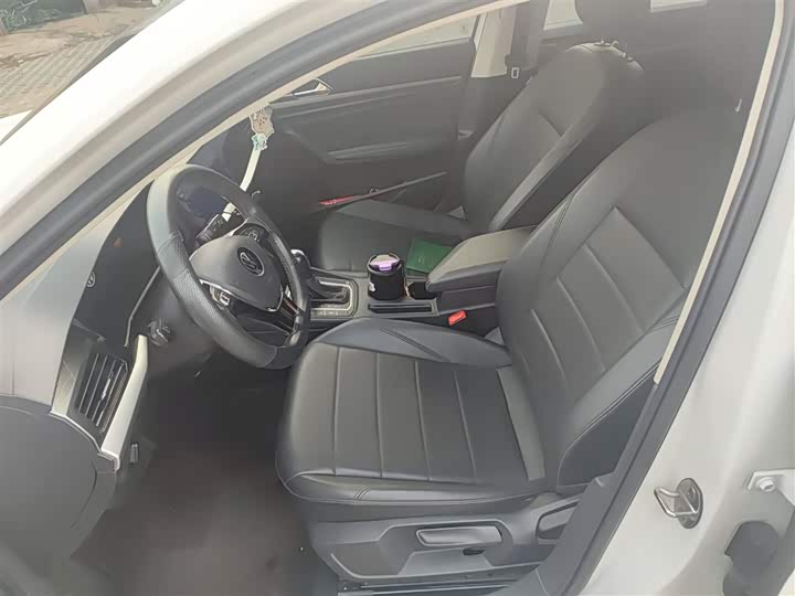 Фото 8 - Volkswagen Lavida