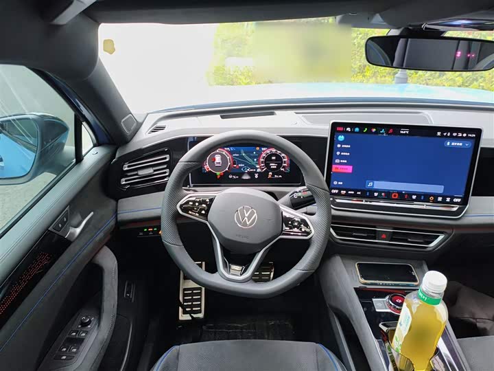 Фото 11 - Volkswagen Tiguan L Pro