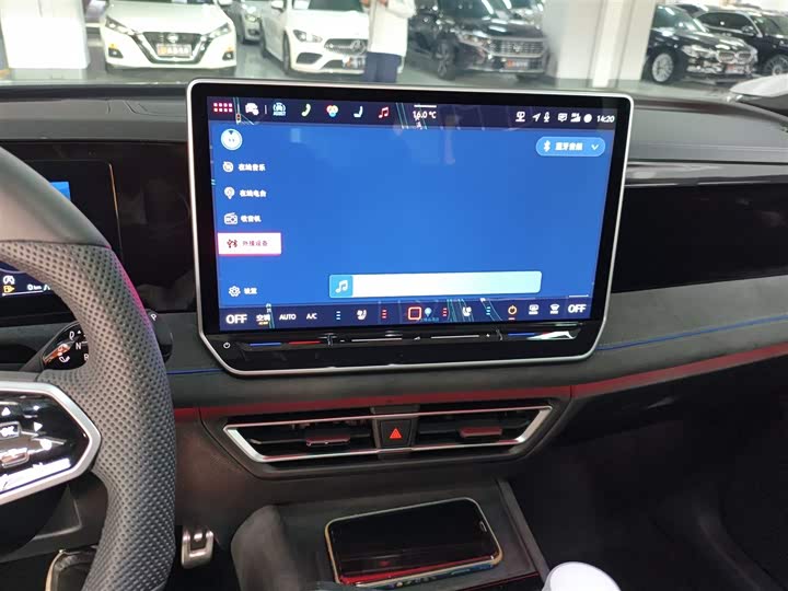 Фото 13 - Volkswagen Tiguan L Pro