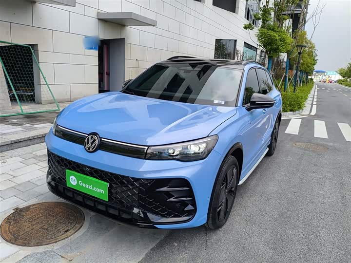 Фото 2 - Volkswagen Tiguan L Pro